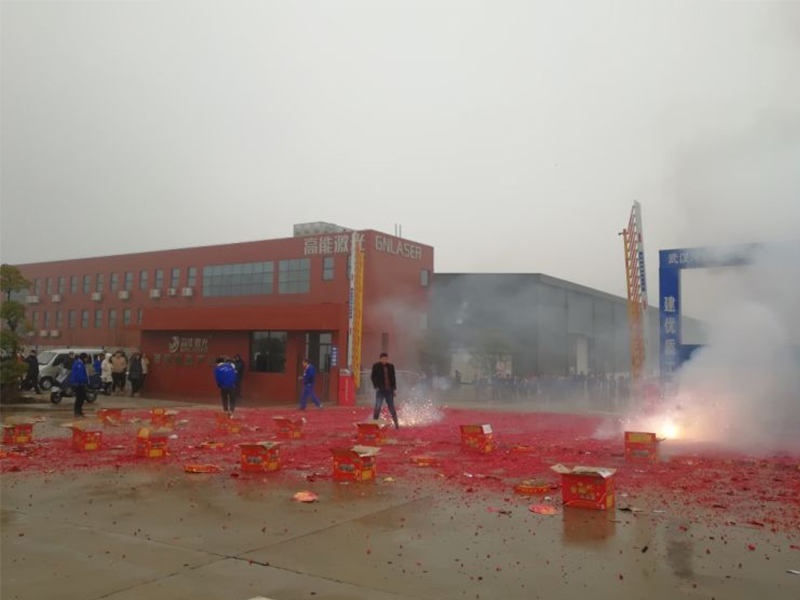 一路凱歌，讓歷史見(jiàn)證新年開(kāi)門(mén)紅