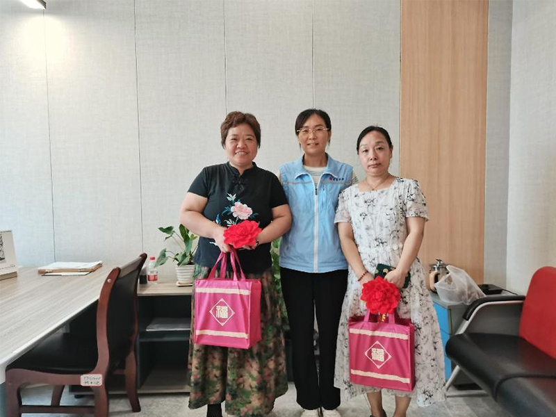 溫馨歡送會(huì )，依依不舍情